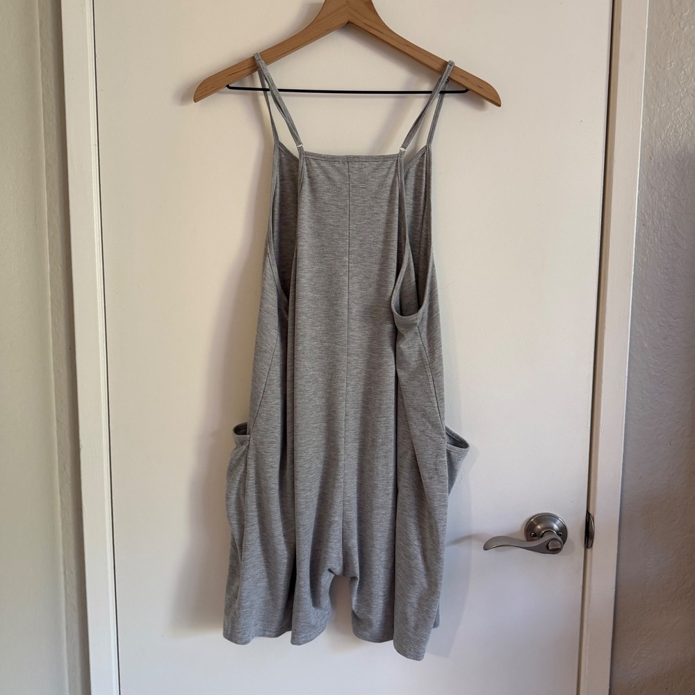 Heather Gray Sleeveless Harem Romper with Pockets and Adjustable Straps - Picture 3 of 6